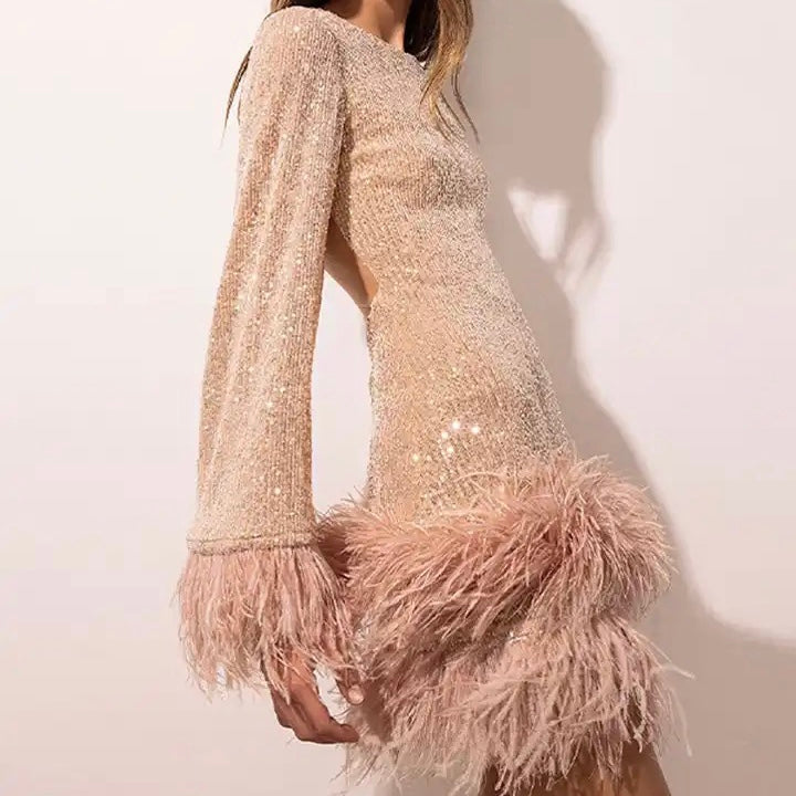 Aylin – Langärmliges Minikleid mit Rundhalsausschnitt und rückenfreiem Entwerfen