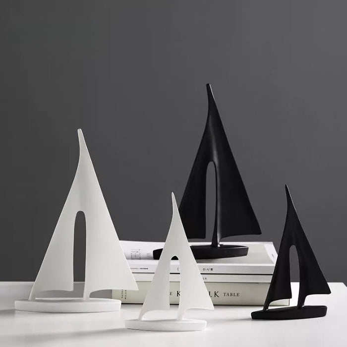 SailWhisper – Segelboot Skulptur für elegantes und modernes dekoratives Ausstellungsstück