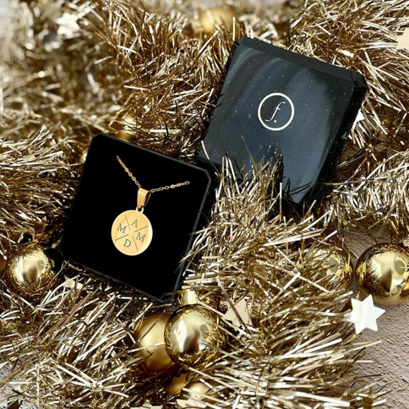 Muttertag – Herzliche Goldkette mit personalisierter Buchstabengravur