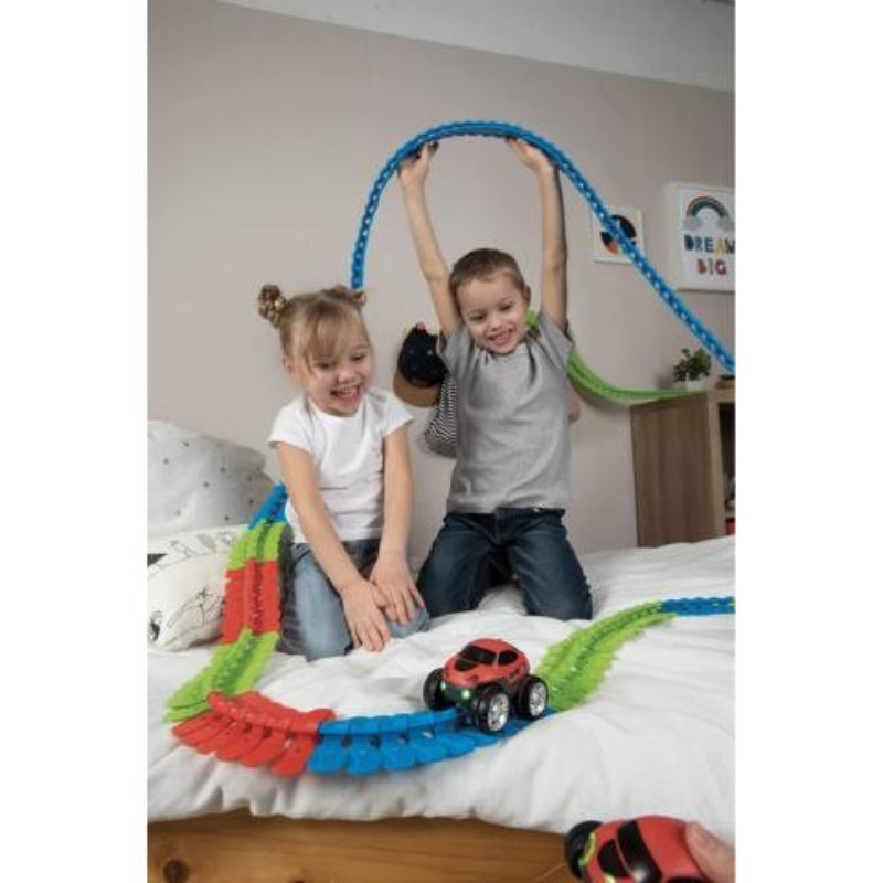 VantaRush – Flexibles LED Rennstrecken Set mit veränderbarem Layout und leuchtendem Auto