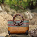 Alyssa – Handgefertigte Handtasche mit lebendigen Musterdetails und Reißverschlussfach