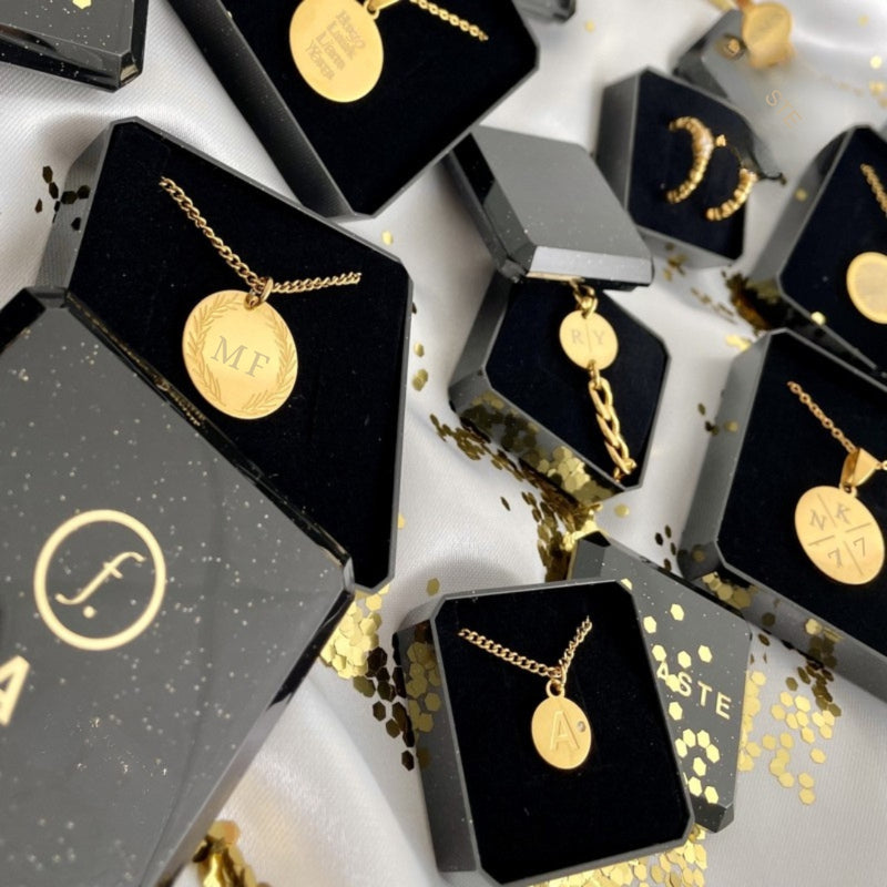 Muttertag – Herzliche Goldkette mit personalisierter Buchstabengravur