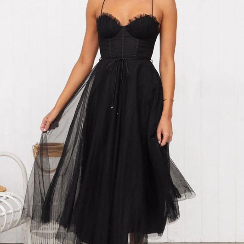 Bente – Modisches rückenfreies Maxikleid mit Spaghettiträgern für einen einzigartigen Look