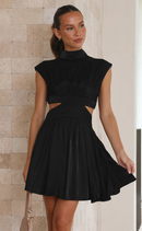 Alisa – Stilvolles ärmelloses Plissee Minikleid mit Ausgeschnitten Entwerfen