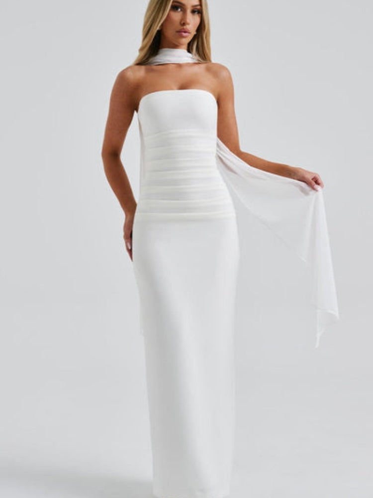 Selene - Trägerloses langes Kleid mit geraffter Taille und fließendem Rock