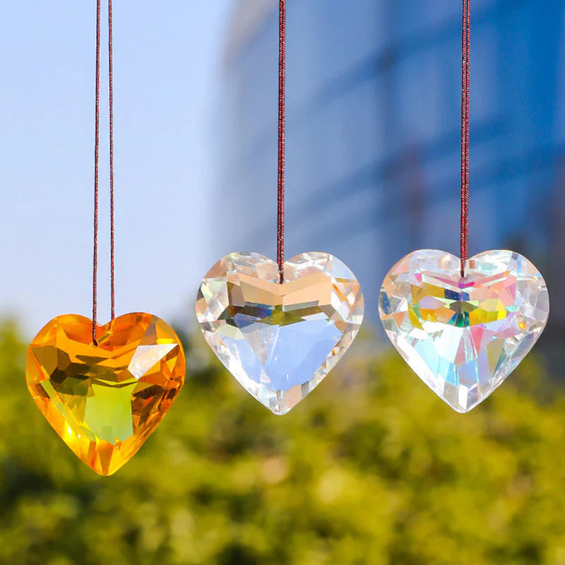 HeartGlow – Dekorativer herzförmiger Sonnenfänger mit einzigartigem Anhängerdesign