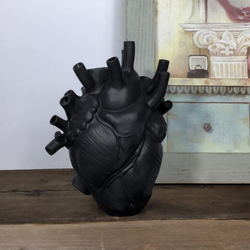 VeraForm – Herzförmige Vase mit skulpturalem Entwerfen für moderne Wohnakzente