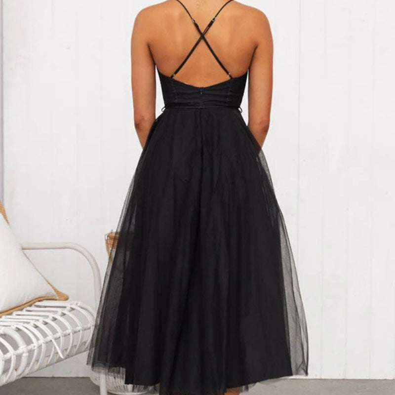 Bente – Modisches rückenfreies Maxikleid mit Spaghettiträgern für einen einzigartigen Look