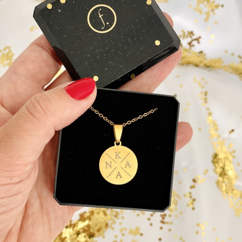 Muttertag – Herzliche Goldkette mit personalisierter Buchstabengravur