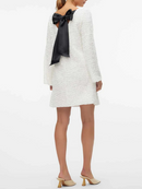 Anna – Stilvolles Langarmkleid mit Rundhalsausschnitt und Schleifendesign