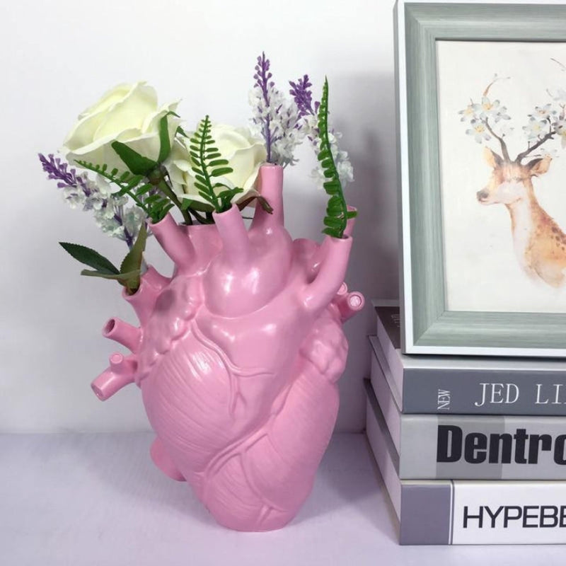 VeraForm – Herzförmige Vase mit skulpturalem Entwerfen für moderne Wohnakzente