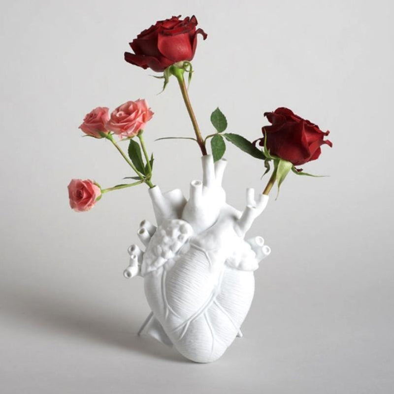 VeraForm – Herzförmige Vase mit skulpturalem Entwerfen für moderne Wohnakzente