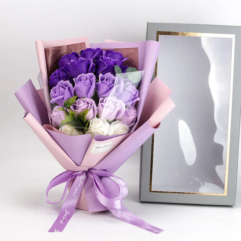 FloraBloom – Seifenblumenstrauß mit duftenden realistischen Rosen