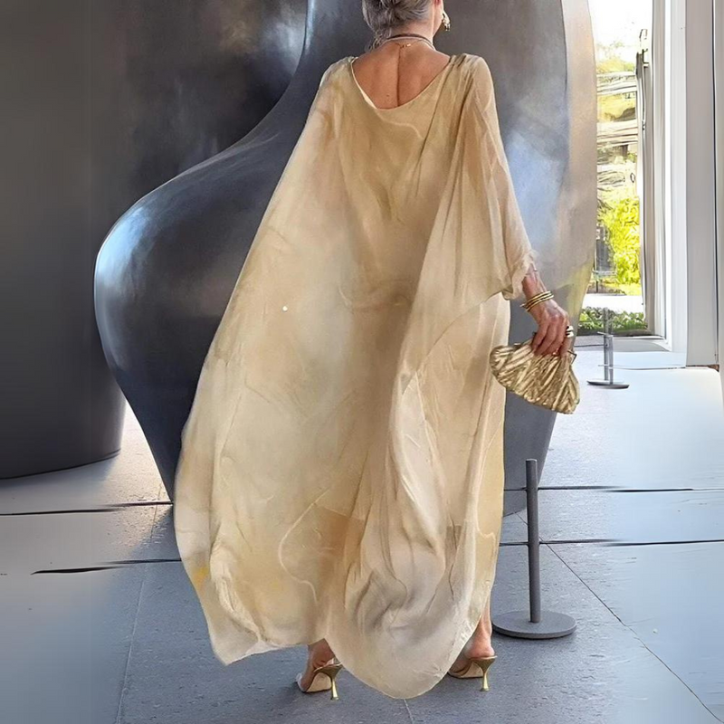 Sandra – Doppellagiges fließendes Kleid mit Rundhalsausschnitt und Fledermausärmeln