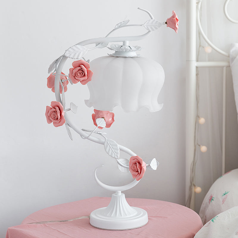 GlowBlossom – Elegante Tischleuchte mit zartem Rosendesign und beruhigendem Licht
