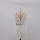 Anouk - Modisches ärmelloses Mini-Federkleid mit V Ausschnitt