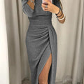 Romy – Schulterfrei Plisseekleid mit langen Ärmeln und seitlichem Schlitz