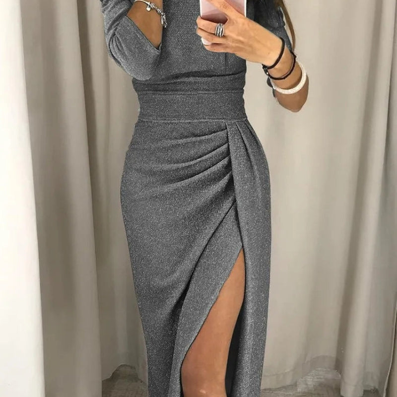 Romy – Schulterfrei Plisseekleid mit langen Ärmeln und seitlichem Schlitz
