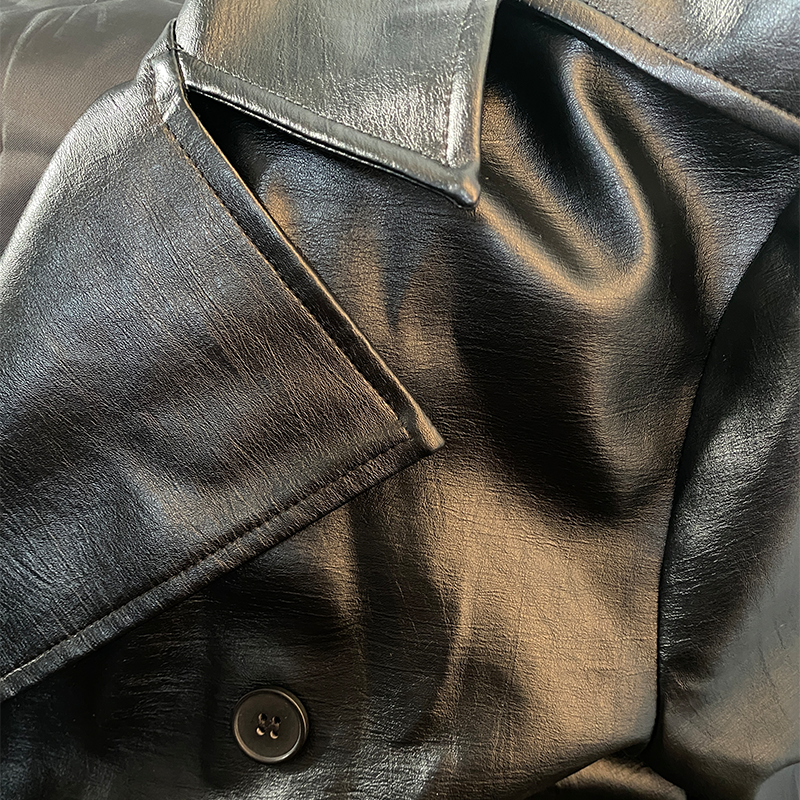 Felix - Lässiger knielanger doppelreihiger Trenchcoat mit langen Ärmeln und Taschen