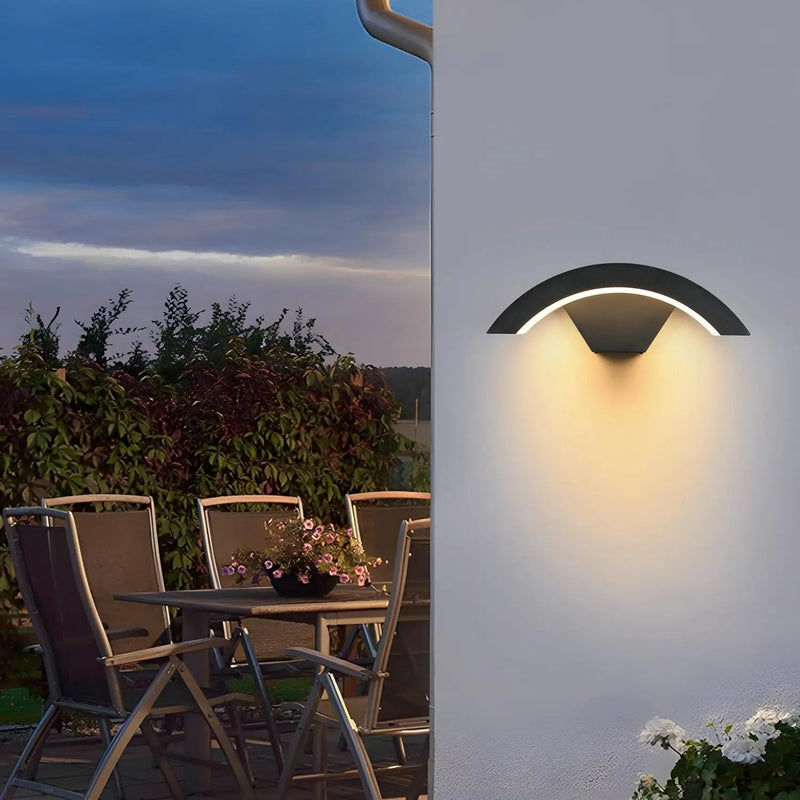 EcoBeam – U förmige Außenwandleuchte mit integrierter LED und wetterfestem Gehäuse