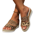 Naima – Keilsandalen mit verstellbarer Schnalle und Animal-Print