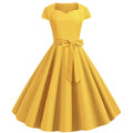 Emilia – Lässiges Kurzarmkleid mit Gürtel in der Taille und taillierter Passform