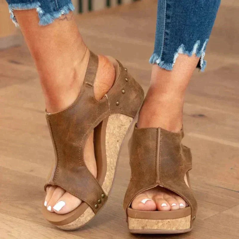 Sandra - Bequeme Sandalen mit rutschfester dicker Sohle und Schnallenriemen