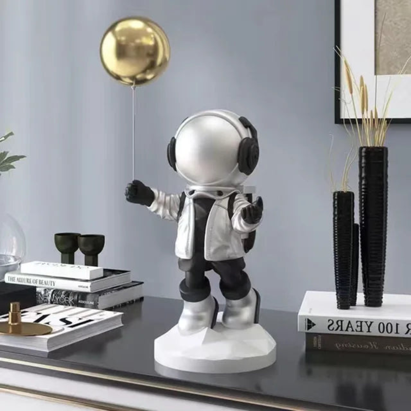 SkyBound – Verspielte Astronauten und Ballonfigur für eine traumhafte Wohndekoration