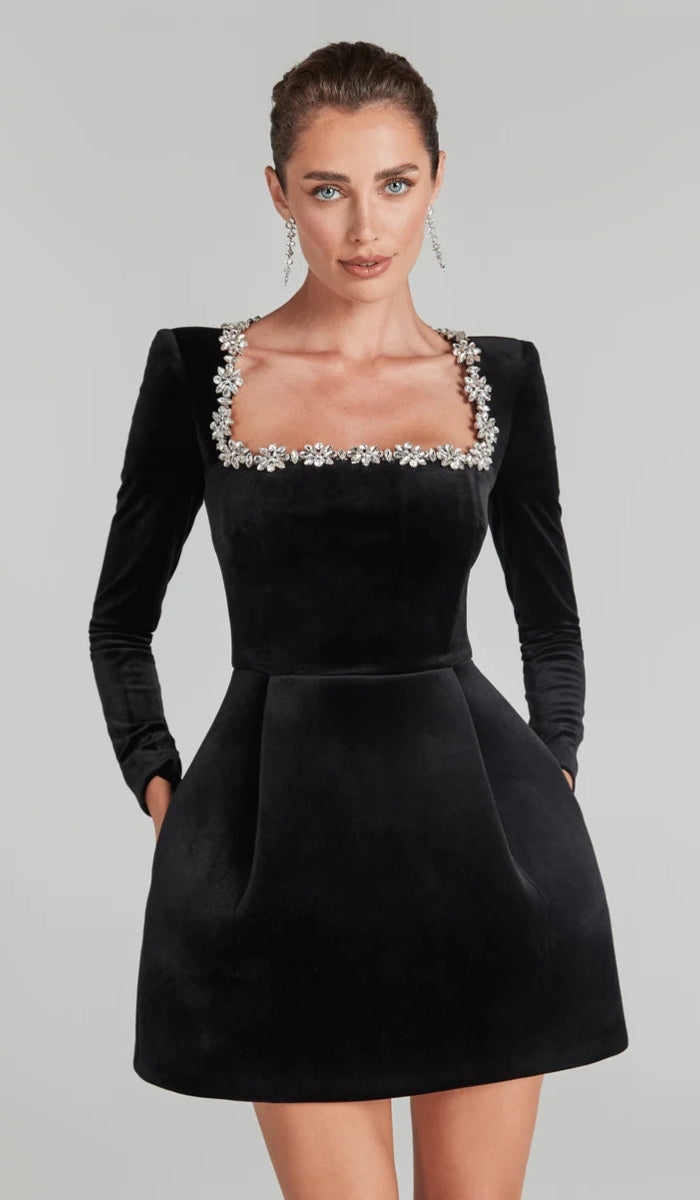 Melina - Modisches Minikleid mit eckigem Kragen und langen Ärmeln