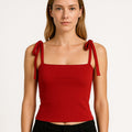 Elina – Schlanke Passform Crop Top mit verstellbaren Bindebändern und ärmellosem Entwerfen