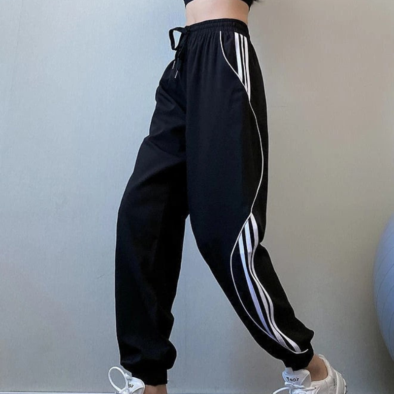 Emma – Lässige Hohe Taille Jogginghose mit Seitenstreifen und Taschen