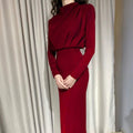 Celeste – Figurbetontes Midikleid mit hohem Ausschnitt und langen Ärmeln