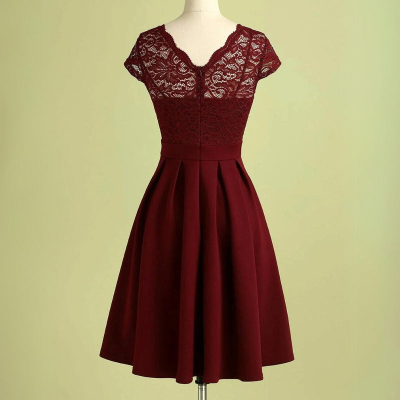 Zohra – Stylisches Midikleid mit Rundhalsausschnitt und eleganter Passform
