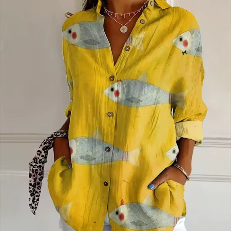 Clara – Langärmlige Blumenbluse mit Umlegekragen und Knopfleiste
