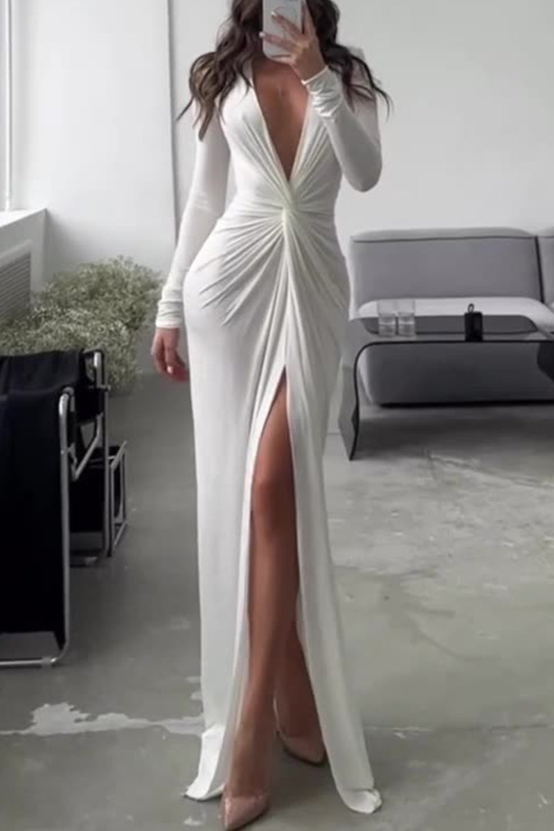 Chloé – Elegantes Plissee-Kleid mit V-Ausschnitt, schmeichelnder Silhouette und fließendem Schnitt