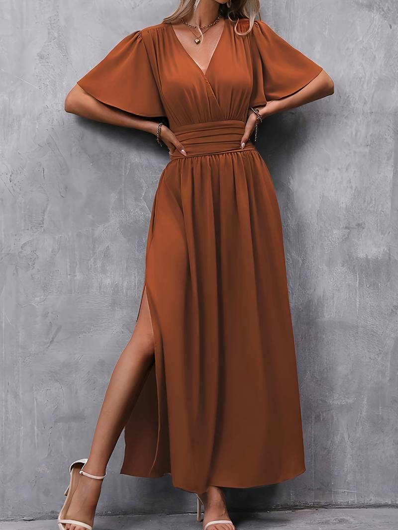 Frieda – Lässiges Kurzarmkleid mit V Ausschnitt plissierter Taille und Seitenschlitz
