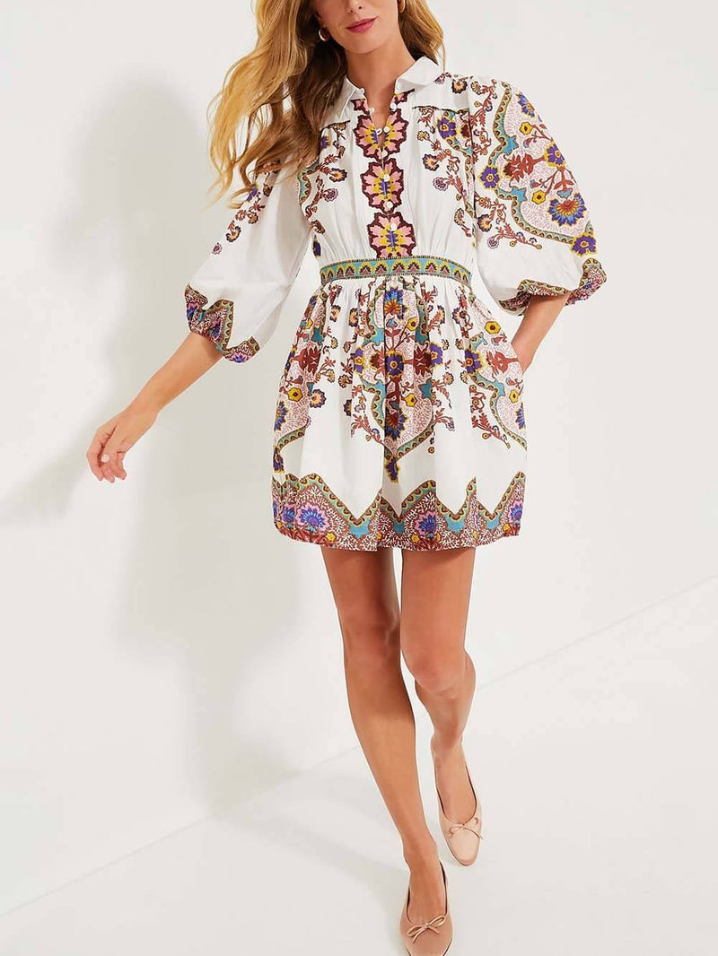 Nina – Kurzes Kleid mit Knopfleiste, Puffärmeln und gemustertem Design