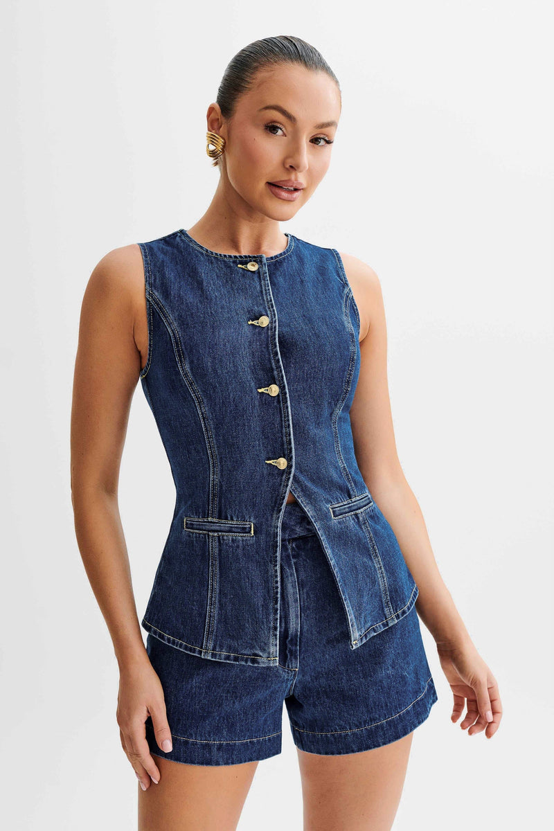 Rhea – Taillierte ärmellose Weste mit Fronttaschen und taillierten Shorts