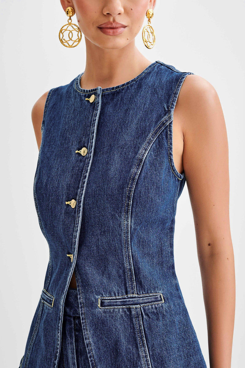 Rhea – Taillierte ärmellose Weste mit Fronttaschen und taillierten Shorts
