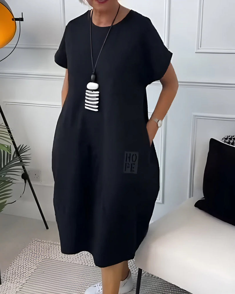 Sunniva – Stylisches Kurzarmkleid mit Rundhalsausschnitt und Taschen