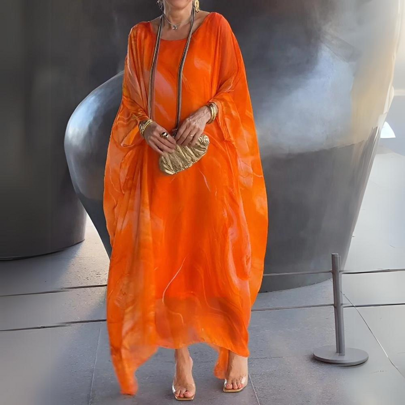 Sandra – Doppellagiges fließendes Kleid mit Rundhalsausschnitt und Fledermausärmeln