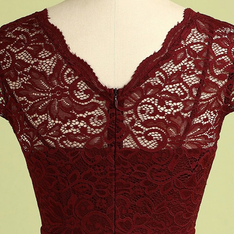 Zohra – Stylisches Midikleid mit Rundhalsausschnitt und eleganter Passform