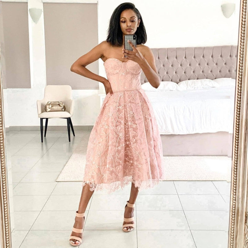 Sophia – Elegant geschnittenes ärmelloses Midikleid mit stylischem Look