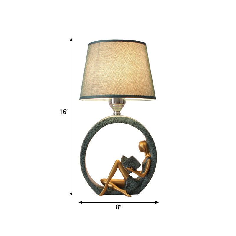 BookLume – Moderne Lesemädchen Tischlampe für charmante Dekoration