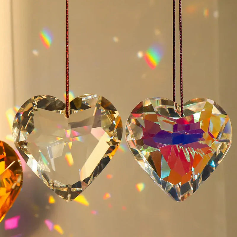 HeartGlow – Dekorativer herzförmiger Sonnenfänger mit einzigartigem Anhängerdesign