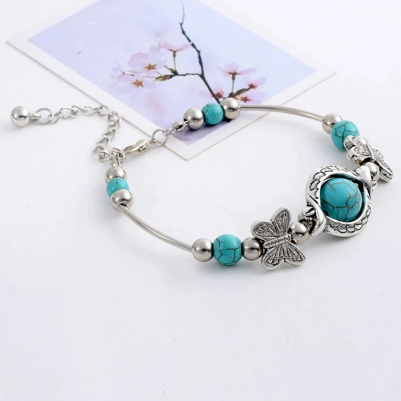 Milla – Verstellbares Schmetterlings Charm Armband mit einzigartigen Perlen