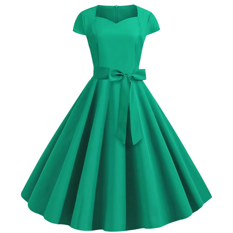 Emilia – Lässiges Kurzarmkleid mit Gürtel in der Taille und taillierter Passform