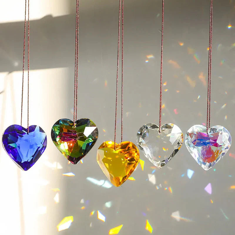 HeartGlow – Dekorativer herzförmiger Sonnenfänger mit einzigartigem Anhängerdesign