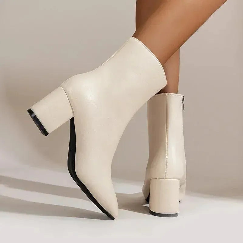 Miriam – Spitz zulaufende Stiefeletten mit seitlichem Reißverschluss und rutschfester Sohle