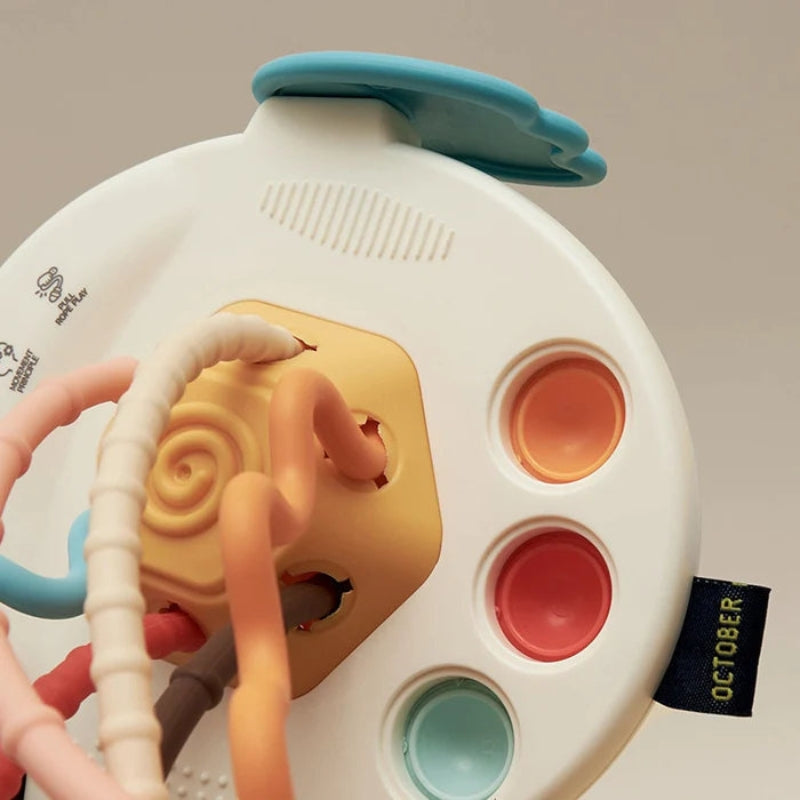 TactiPlay – Sensorisches Babyspielzeug mit weichen Knöpfen und Zugschnüren